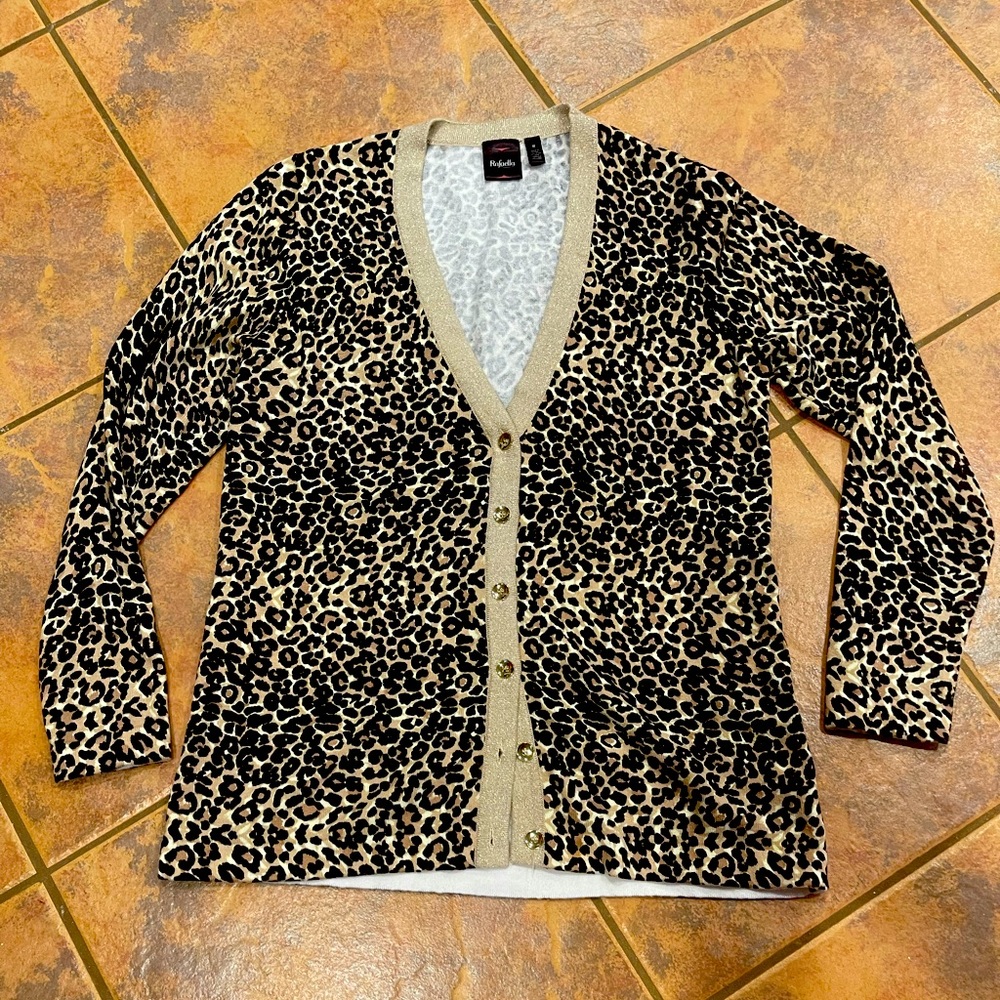 SOLD‼️ 6/$30 🛍  Leopard print button down cardigan.